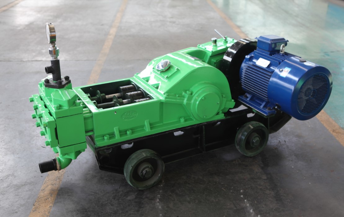 三柱塞式高壓注漿泵.JPG 三柱塞式高壓注漿泵.JPG