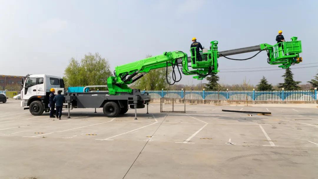 拱架臺(tái)車(chē).jpg 拱架臺(tái)車(chē).jpg