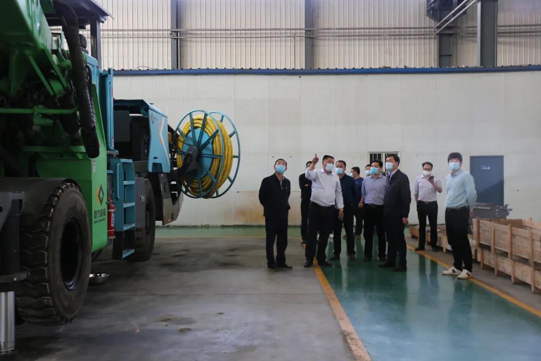 領導視察0.jpg 領導視察0.jpg